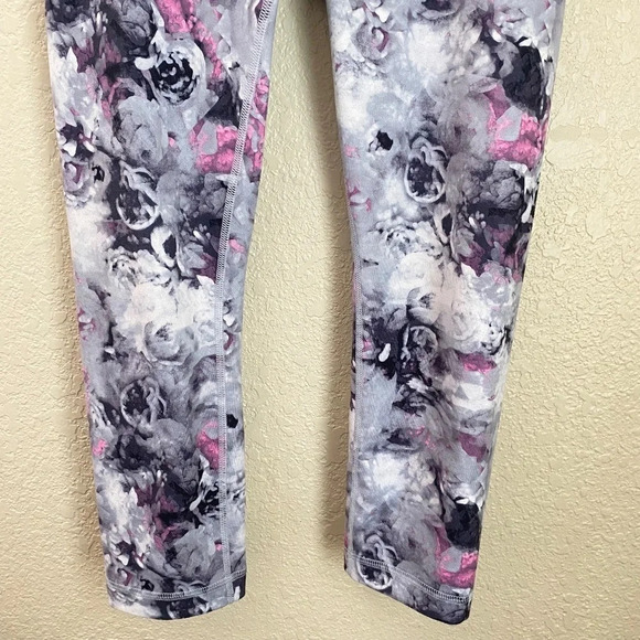 Lululemon Wunder Under Crop II Floral - size 6‎ high rise - Picture 6 of 11